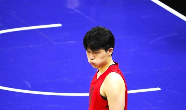 杨瀚森背靠背首发出战 23分钟15+9+5另有5失误5犯规