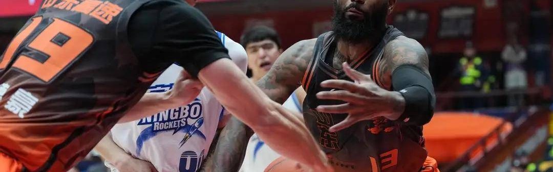 体坛午爆｜欧冠淘汰赛附加赛今晚抽签，山东男篮明晚迎战广州龙狮